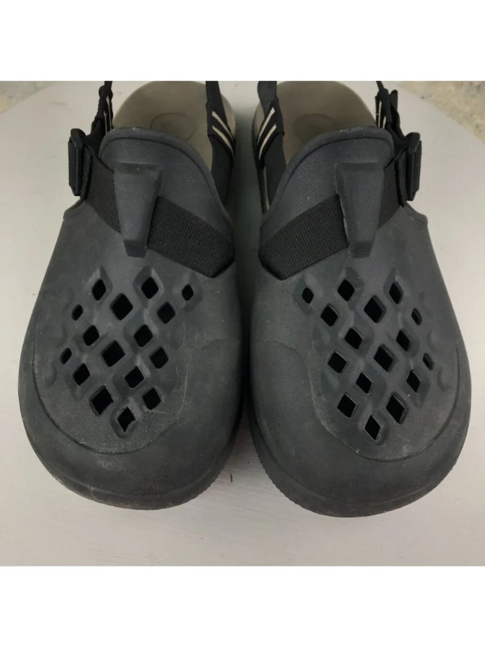 Chaco Men's Size 11 Chillos Black Closed Toe Adjustable Strap Clogs Sandals